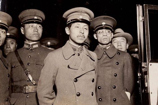 张作霖在赌场遭人活埋,逃脱后直接带人去抄家 张作霖在赌场遭人活埋,逃脱后直接带人去抄家