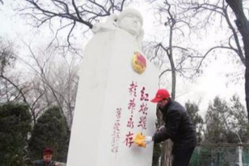 15岁女革命者救落水儿童丧命,20年后落水儿童却走上不归路 15岁女革命者救落水儿童丧命,20年后落水儿童却走上不归路