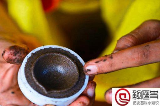 印度上千村民互扔牛粪送祝福 印度人为什么那么喜欢牛粪呢