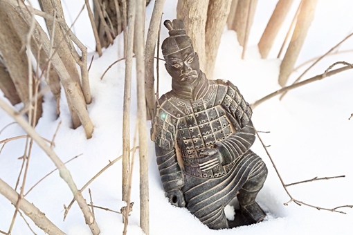 兵马俑手上为什么没武器?兵马俑手上的武器真的是被盗走了么?