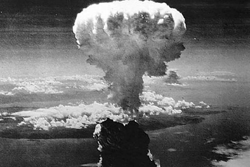 美国核弹专家60年后参观日本,说了一句什么话让众人哑口无言?