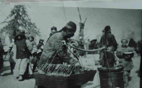 清朝人留辫子他们多久洗一次头呢?