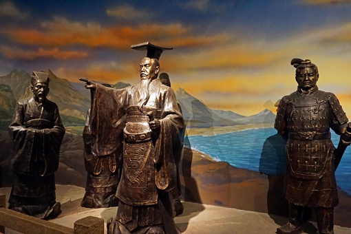 中国古代一共有多少位皇帝?历史上最厉害功劳最大的皇帝是谁?