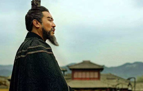 曹操和刘备谁更腹黑?曹操和刘备人设都是真实的么?