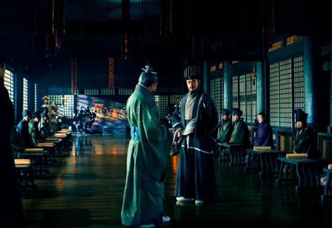 诸葛亮为什么总喜欢拿把扇子?诸葛亮的扇子有什么作用?