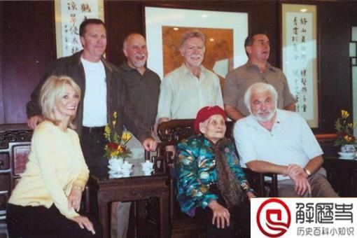 黄欢笑是个怎样的人?揭秘驼峰天使黄欢笑