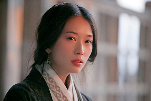 周瑜是怎么爱上小乔的?小乔最喜欢的是不是周瑜?