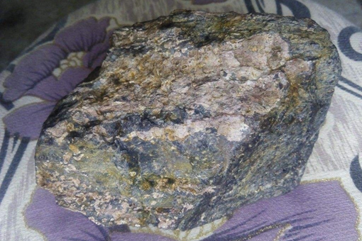 五彩陨石是什么?揭秘五彩陨石为什么会这么贵(图文) 五彩陨石是什么?揭秘五彩陨石为什么会这么贵(图文)