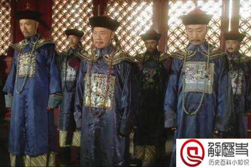 清朝的官员们为何每天要饿着肚子上朝?这其中有何原因?