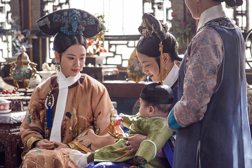 清朝皇帝、后妃走路的时候,为什么都要有人扶着? 清朝皇帝、后妃走路的时候,为什么都要有人扶着?