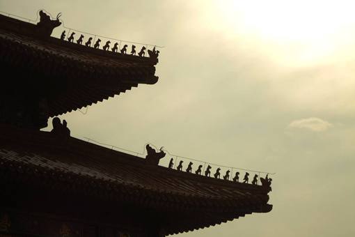 故宫屋脊上雕刻的老人是什么?