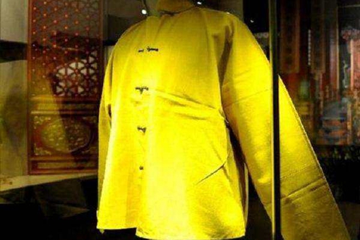 清朝皇帝的黄马褂是用来干嘛的?什么人有资格穿黄马褂?