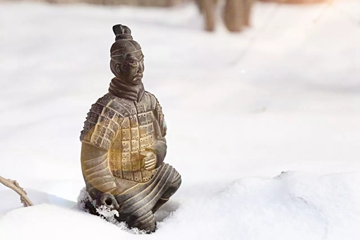 兵马俑手上为什么没武器?兵马俑手上的武器真的是被盗走了么?