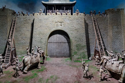 古代攻城有哪些方法?古代攻城的云梯为什么不会被推到?