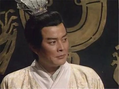 周瑜、刘备、曹操、袁绍谁带兵打仗最强? 周瑜、刘备、曹操、袁绍谁带兵打仗最强?
