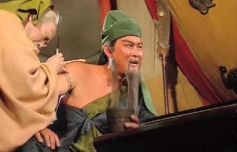 关羽刮骨疗伤为什么不用麻药?给关羽刮骨疗伤的人到底是谁?