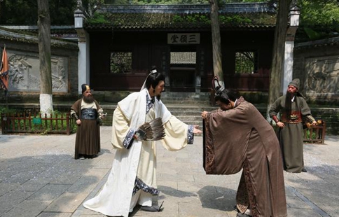 诸葛亮死后要求口含米脚踩灯有什么含义? 诸葛亮死后要求口含米脚踩灯有什么含义?