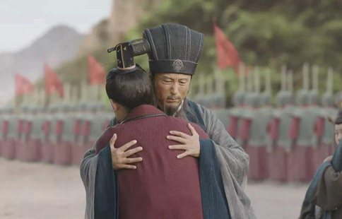 诸葛亮在刘禅面前算不算忠臣?诸葛亮根本不把刘禅放在眼里