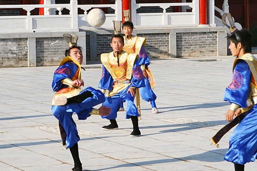 古代蹴鞠是如何成为世界足球的?蹴鞠起源于哪个朝代?