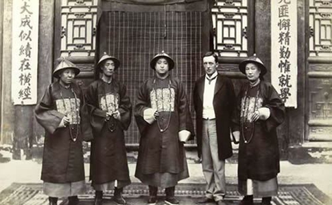 清朝官员工资俸禄有多少?俸禄丰厚吗? 清朝官员工资俸禄有多少?俸禄丰厚吗?