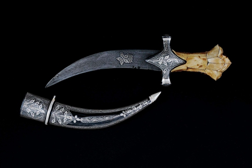 古代游牧民族为什么喜欢使用弯刀?中原和草原军队武器差异是怎么形成的?