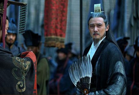 诸葛亮为什么总喜欢拿把扇子?诸葛亮的扇子有什么作用?