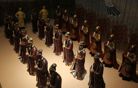 古代上朝为什么只有清朝百官要下跪? 古代上朝为什么只有清朝百官要下跪?