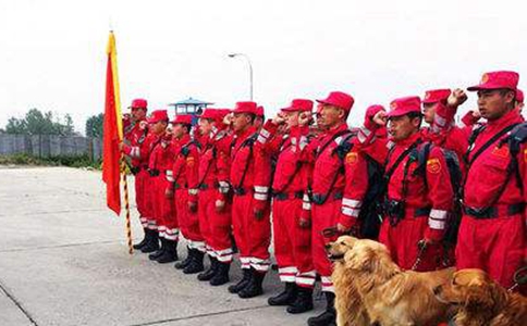 2008年5月16日:中国政府接受的第一个外国救援队伍