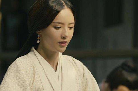 孙权在吴国地位为什么不如曹操在魏国的地位?