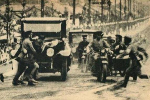 日本陆军海军互看不顺眼,因士兵闯红灯引发冲突