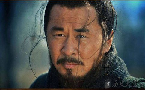 曹操和刘备谁更腹黑?曹操和刘备人设都是真实的么?