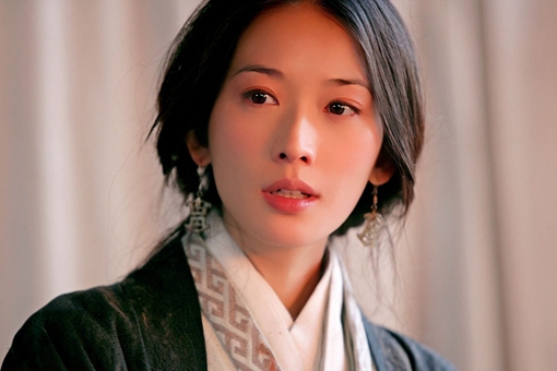 周瑜是怎么爱上小乔的?小乔最喜欢的是不是周瑜?