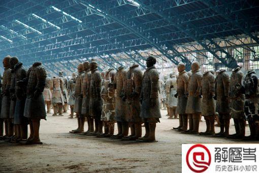为什么看兵马俑一定要注意手机?掉下去会怎么样? 为什么看兵马俑一定要注意手机?掉下去会怎么样?