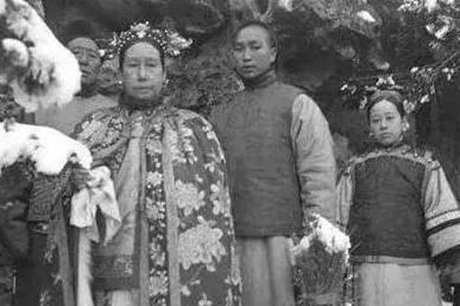 慈禧第一次看到灯泡的时候说了句什么让人捧腹大笑? 慈禧第一次看到灯泡的时候说了句什么让人捧腹大笑?