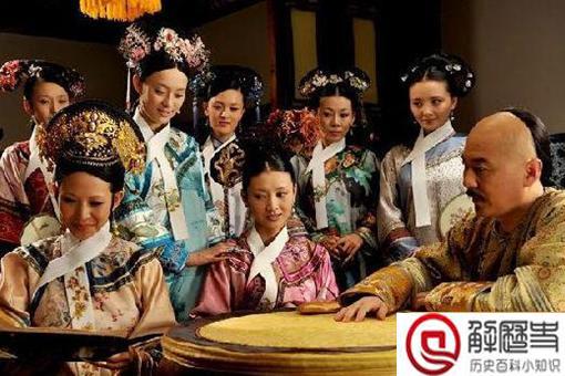 清朝妃子脖子上的白布条有什么作用?仅仅只是装饰吗?