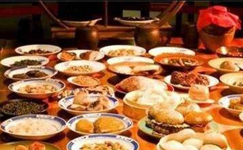 古代皇帝们会请客吃饭吗?都吃什么?