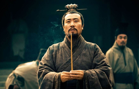 诸葛亮为什么不听刘备的遗言?用人能力刘备远强于诸葛亮