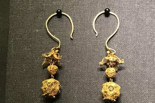 古人从什么时候开始戴耳饰的?古人真的会打耳洞吗? 古人从什么时候开始戴耳饰的?古人真的会打耳洞吗?