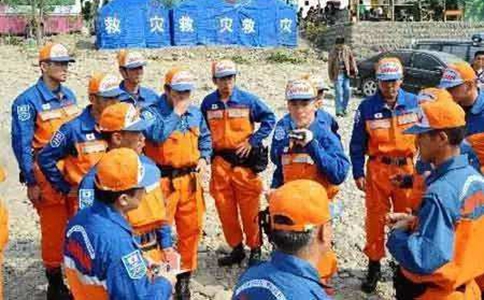 2008年5月16日:中国政府接受的第一个外国救援队伍