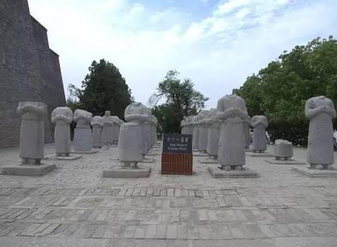陕西省乾陵61尊石像为什么没有头 是人为破坏还是原本设计 陕西省乾陵61尊石像为什么没有头 是人为破坏还是原本设计