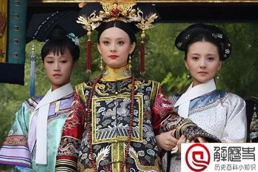 清朝妃子脖子上的白布条有什么作用?仅仅只是装饰吗?