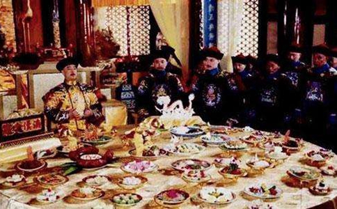 古时候人们一天要吃几顿饭?是一日三餐吗?