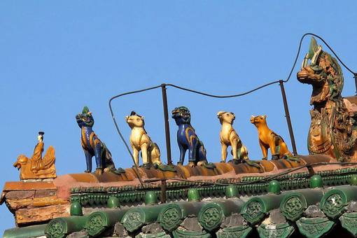 故宫屋脊上雕刻的老人是什么?