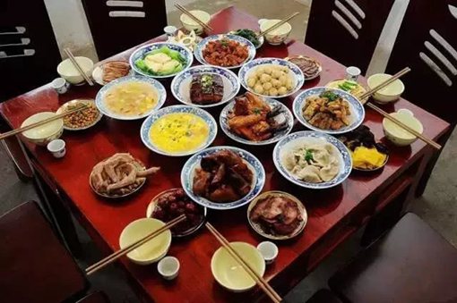 八仙桌由来及座次怎么排?八仙桌吃饭有哪些规矩? 八仙桌由来及座次怎么排?八仙桌吃饭有哪些规矩?