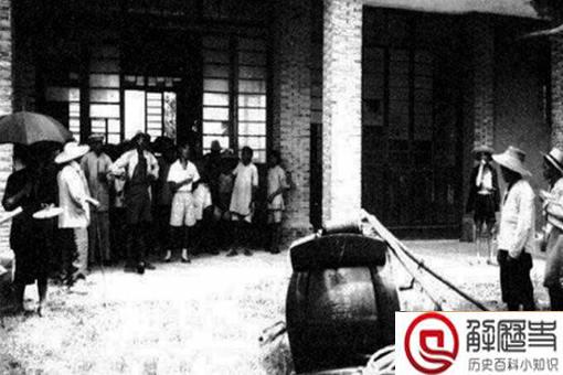 黄金荣收养的2米5的巨人是谁?黄金荣收养这巨人带来了什么好处?