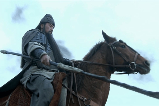 如果关羽投奔了曹操,关羽能在曹营排第几呢? 如果关羽投奔了曹操,关羽能在曹营排第几呢?