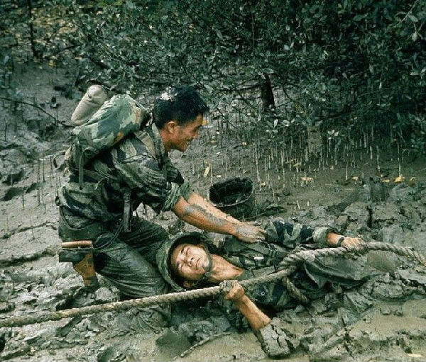 越南女兵不穿内衣真相揭秘,原因真的是让人防不胜防 越南女兵不穿内衣真相揭秘,原因真的是让人防不胜防