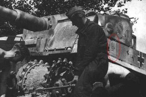 二战一辆德国坦克上印着中国的倒“福”字,这是怎么回事? 二战一辆德国坦克上印着中国的倒“福”字,这是怎么回事?
