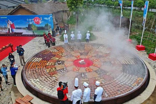 天下第一蒸笼开笼,天下第一蒸笼能蒸多少食物? 天下第一蒸笼开笼,天下第一蒸笼能蒸多少食物?