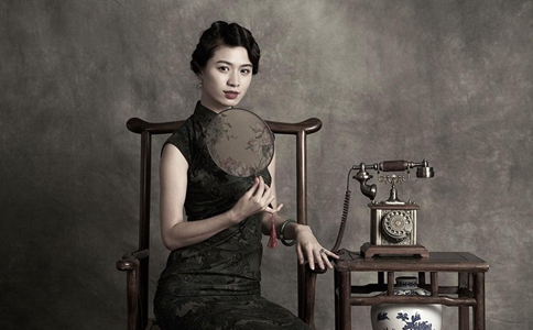 旗袍来历是什么?清代女性的旗袍具有什么特点? 旗袍来历是什么?清代女性的旗袍具有什么特点?